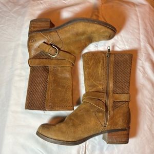 Women’s size 7.5 ugg boots leather